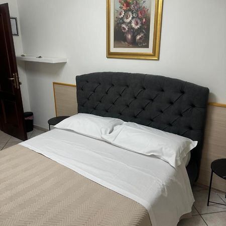 Appartamento Larisarooms โรม ภายนอก รูปภาพ